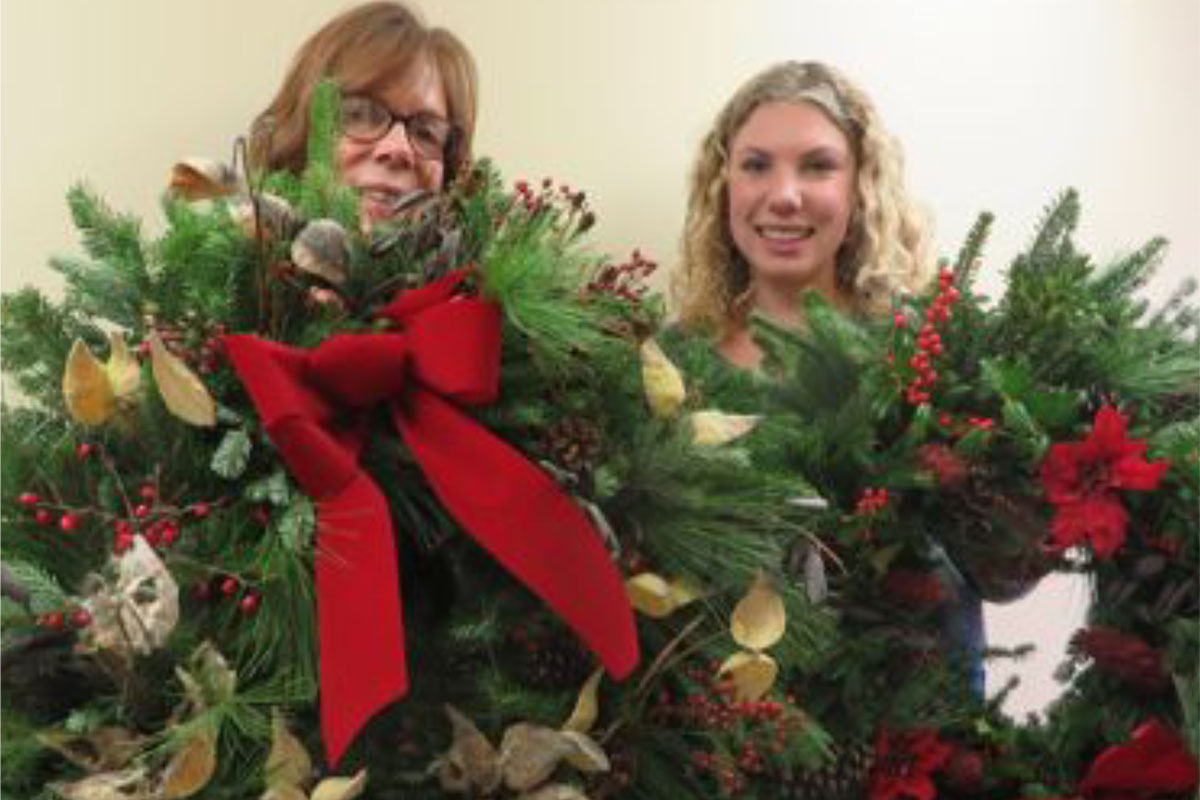 Register by November 6 for a Discount on Holiday Wreath-Decorating Workshops